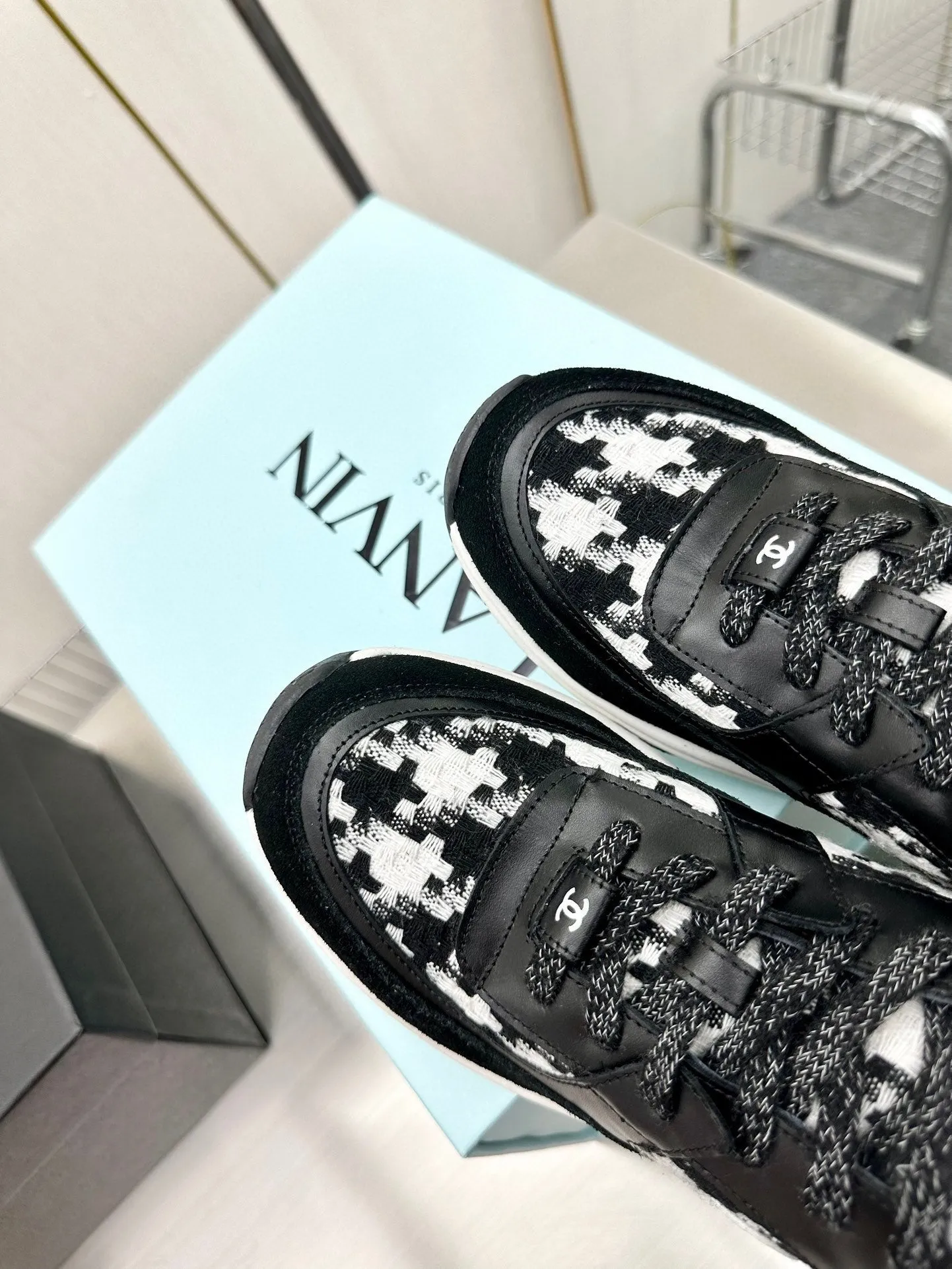 CC TRAINERS TWEED  BLACK WHITE CALFSKIN