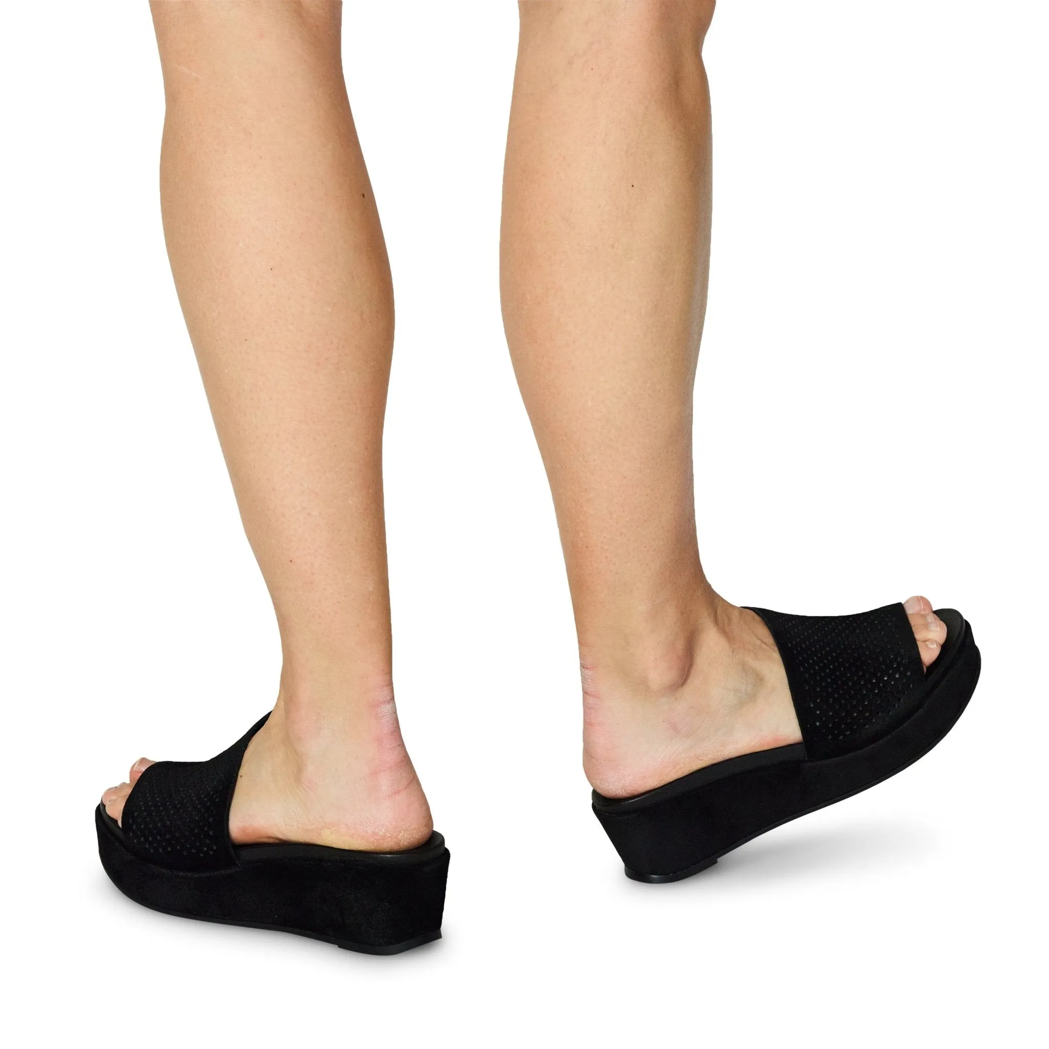 Sure! Please provide the title of the e-commerce product that you would like me to optimize.