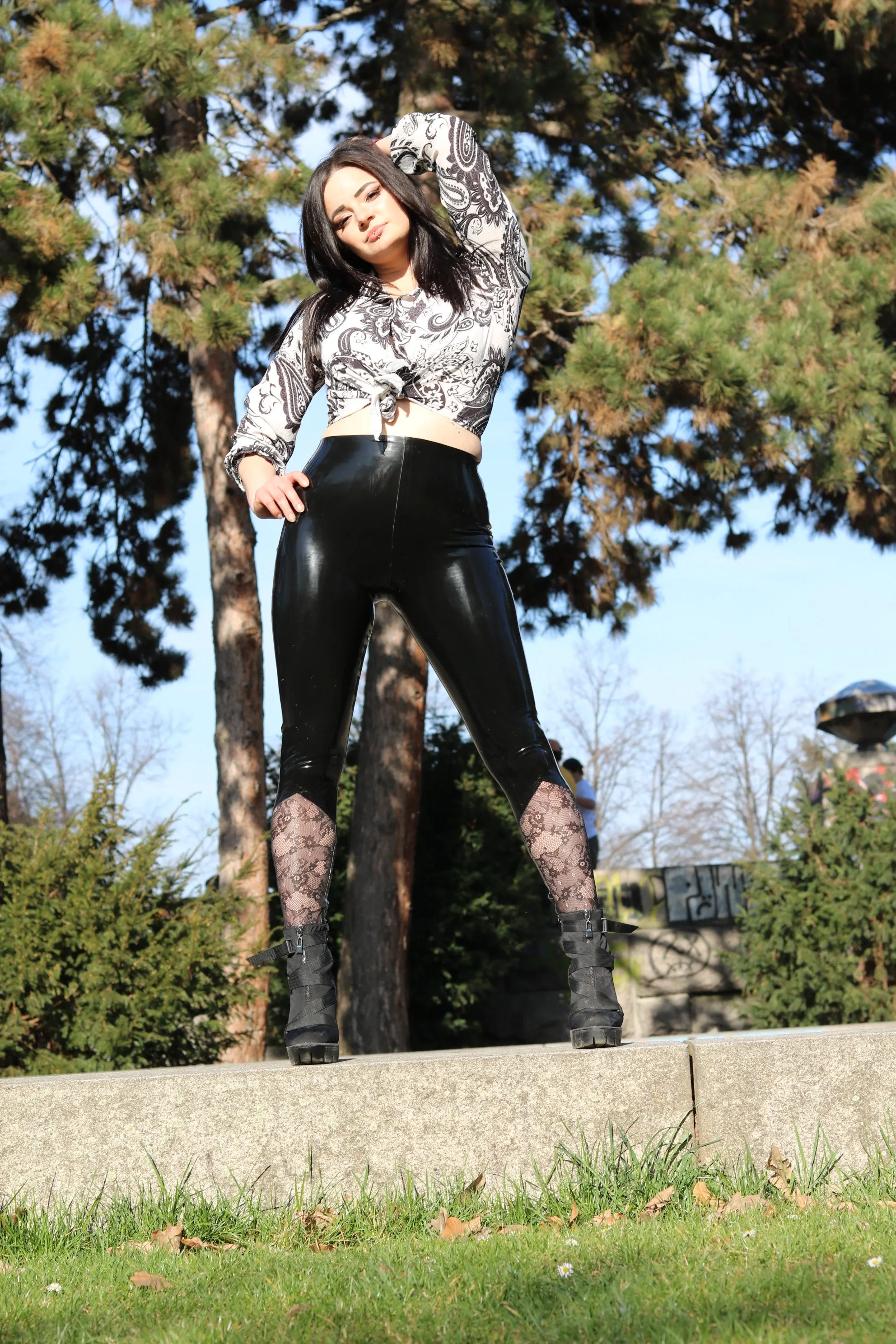 "Kania" High-waisted Latex Leggings with Elastic Lace Bottom