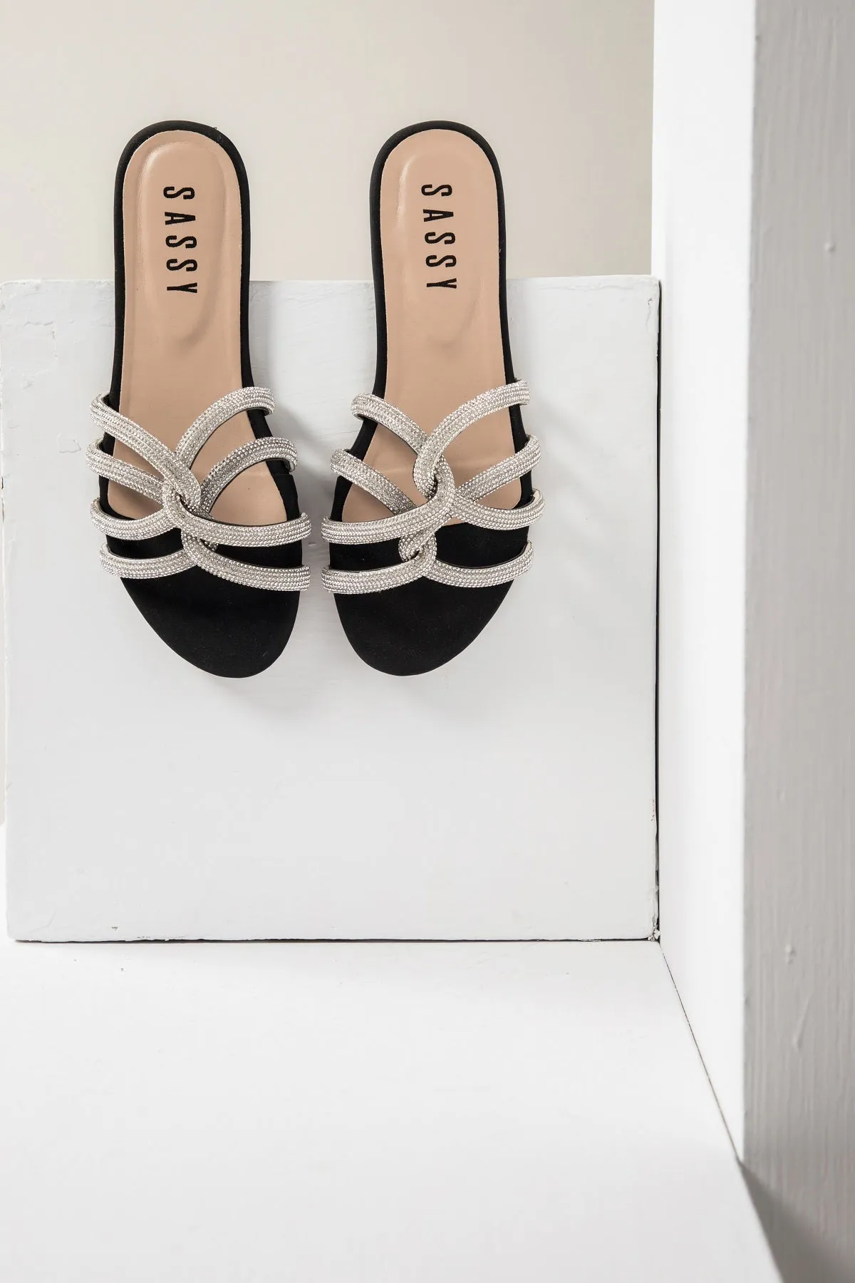 Rosemin Flats Black